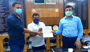 দুর্গাপূজায় তিন দিনের ছুটির দাবিতে ভোলায় স্মারকলিপি