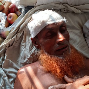 তজুমদ্দিনে প্রতিবাদ করায় বৃদ্ধকে পিটিয়ে আহত