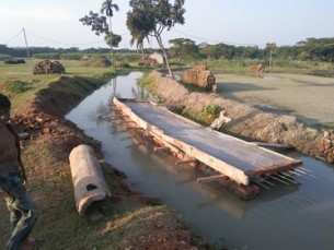 ভোলার পশ্চিম ইলিশায় সারকারি খাল ভরাট করে জমি দখলের অভিযোগ