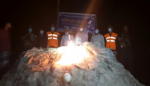 মনপুরার মেঘনায় ৩টি নৌকাসহ  ৮০ হাজার মিটার জাল জব্দ