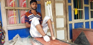 ভোলায় দুই পা হারিয়ে ইউছুফের   মানবেতর জীবন