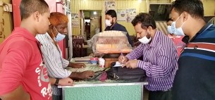 দৌলতখানে দুই হোটেল মালিককে জরিমানা