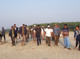 চর কুকরিকে মূল ভূ-খন্ড চরফ্যাশনের সাথে সংযুক্ত করতে নদী পরিদর্শন