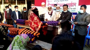 ভোলায় অসহায় দরিদ্র্রদের মাঝে শীতবস্ত্র বিতরণ