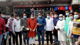 চরফ্যাশনে করোনা ভাইরাস সচেতনতায়  যুব ব্যবসায়ীদের মাস্ক বিতরণ