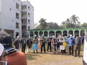 চরফ্যাশনে বেসরকারী শিক্ষা প্রতিষ্ঠান ৩য় শ্রেণী কর্মচারী পরিষদের মানববন্ধন