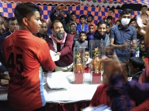 বঙ্গবন্ধুর জন্মশত বাষির্কী উপলক্ষে  রাজাপুরে নাইট ক্রিকেট টুর্নামেন্টে   মোল্লা একাদশ চ্যাম্পিয়ন