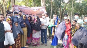 ভোলায় অসহায়দের মাঝে  শীতবস্ত্র বিতরণ