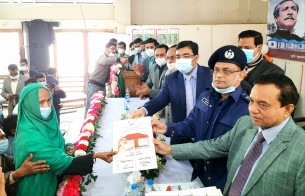 প্রধানমন্ত্রীর উপহার ভোলার ৫২০ গৃহহীন পরিবার  মাঝে ঘর ও জমি হস্তান্তর