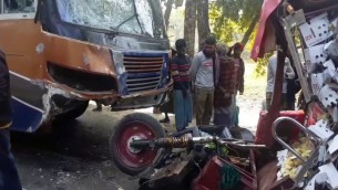 ভোলায় যাত্রীবাহী বাস চাপায়  অটোরিকশা চালক নিহত