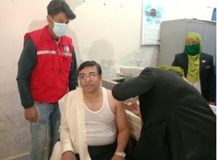 ভোলায় করোনা ভ্যাকসিন   নিচ্ছেন সর্বস্তরের মানুষ