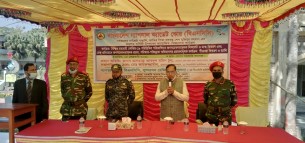 ভোলায় করোনা ও ডেঙ্গু প্রতিরোধে   মাস্ক  লিফলেট বিতরণ