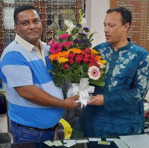 চরফ্যাশন আইনজীবি সমিতির পক্ষ থেকে  ফুলেল শুভেচ্ছা