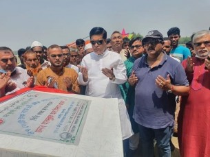 ৪৭ কোটি টাকা ব্যয়ে সুইসগেট নির্মাণের ভিত্তি প্রস্তর স্থাপন করেন এমপি জ্যাকব