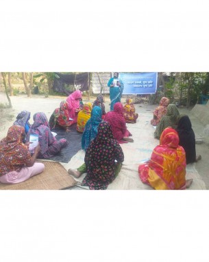 করোনা সচেতনতায় চরফ্যাশনে জলবায়ু ফোরামের উঠান বৈঠক