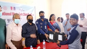 ভোলায় বিশেষ চাহিদা সম্পন্ন শিশুদের মাঝে শিক্ষা উপকরন বিতরণ