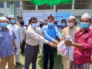 ভোলায় করোনয় ক্ষতিগ্রস্ত ও দুস্থ এক হাজার পরিবার পেলো মানবিক সহায়তা