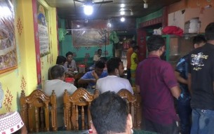 মনপুরায় হাট-বাজারে উপচে  পড়া মানুষের ভীড়