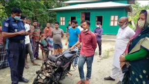 মনপুরায় নৌকার প্রচারনার অপরাধে হোন্ডা পুঁড়িয়ে দিল বিদ্রোহী প্রার্থীর কর্মীরা