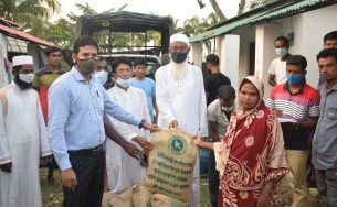 ভোলায় ঘুর্ণিঝড় ইয়াসে ক্ষতিগ্রস্থদের  মাঝে প্রধানমন্ত্রীর ত্রাণ উপহার