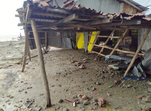 ভোলায় জোয়ারের পানি কমলেও  নিম্নঞ্চলে মানুষের দুর্ভোগ