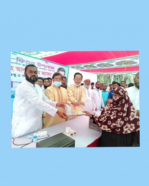 চরফ্যাসনে এমপি জ্যাকবের পক্ষ থেকে দুস্থদের মাঝে শাড়ী বিতরণ