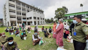 চরফ্যাশনে অসহায় আনসার সদস্যদের মাঝে ঈদ উপহার বিতরণ