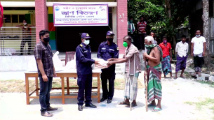 ভোলায় কোস্টগার্ডের পক্ষ থেকে করোনায় কর্মহীন দুস্থ’ ৮শত পরিবারের মাঝে ত্রাণ  বিতরণ