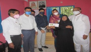 প্রধানমন্ত্রীর ঈদ উপহার মনপুরায় ২ হাজার অসহায়-দুঃস্থদের  মাঝে ১০ লক্ষ টাকা বিতরন