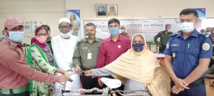 দৌলতখানে আনসার ও ভিডিপির  সদস্যদের সাইকেল বিতরণ