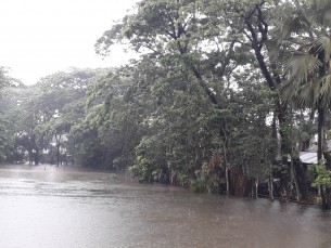 পানি নিস্কাশন ব্যবস্থা না থাকায় ভোলার বাংলাবাজারে জলাবদ্ধতা