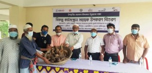 উপকূলীয় জেলে পরিবারের মাঝে বিকল্প কর্মসংস্থানের লক্ষ্যে উপকরণ বিতরণ