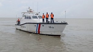 ভোলায় অবৈধ নৌযানে যাত্রী প্রবেশ  রোধে কোস্টগার্ডের টহল জোরদার