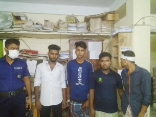 চরফ্যাশনে সাংবাদিক পরিবারের উপর হামলার ঘটনায় কিশোর গ্যাংয়ের ৪ জন গ্রেফতার