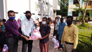 ভোলায় অসহায়দের মাঝে প্রধানমন্ত্রীর  উপহার খাদ্যসামগ্রী বিতরণ