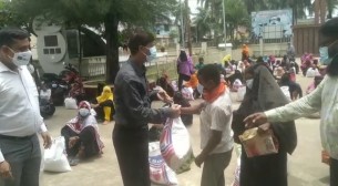 ভোলায় অসহায় দুস্থ পরিবারের  মাঝে খাদ্যসামগ্রী বিতরণ