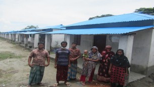 মনপুরায় প্রধানমন্ত্রীর উপহার ঘর পেয়ে খুশি  ভূমিহীন ও  গৃহহীণ পরিবার