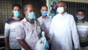 চরফ্যাশনে দরিদ্র শ্রমিকদের মাঝে ১০টন চাল বিতরণ