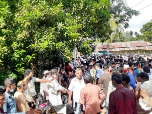ভোলার পরানগঞ্জে কোরবানির পশুর হাটে ক্রেতা কম