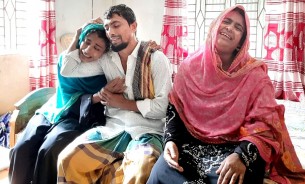 নারায়ণগঞ্জে অগ্নিকাণ্ডে নিখোঁজ ভোলার ৭ শ্রমিকের পরিবারে শোকের মাতম