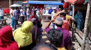 ভোলায় দুস্থ ও অসহায়দের মাঝে মৎস্যজীবী লীগের খাবার বিতরণ