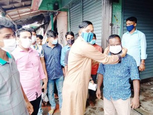 দৌলতখানে ছাত্রলীগ সভাপতি পদ প্রার্থী'র উদ্যোগে মাস্ক বিতরণ