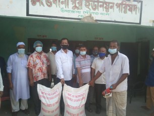 দৌলতখানে সমুদ্রগামী  জেলেদের চাল বিতরণ