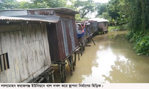 ভোলার লালমোহনে খাল দখলের প্রতিযোগিতায় মেতেছে সংঘবদ্ধ চক্র