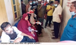 লালমোহনে বাড়ি-ঘরে হামলা  ভাংচুর লুট-পাট, আহত-৮