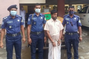 ভোলায় অটোরিক্সার ৫২ পিস ব্যাটারিসহ একজন আটক