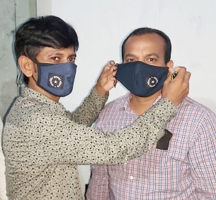 বোরহানউদ্দিন ছাত্রকল্যাণ ফাউন্ডেশনের ৭ হাজার কাপড়ের মাস্ক বিতরণ