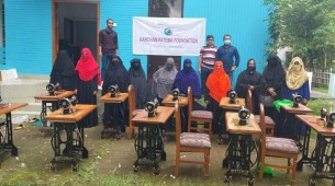 ভোলায় কাঞ্চন ফাতেমা  ফাউন্ডেশনের পক্ষ থেকে সেলাই মেশিন বিতরণ