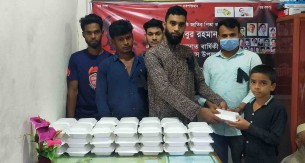 ভোলায় জাতীয় শোক দিবসে দুস্থদের মাঝে খাবার বিতরণ করলো গ্রাম উন্নয়ন সংস্থা