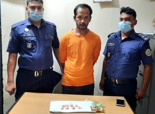 তজুমদ্দিনের চিহ্নিত মাদক ব্যবসায়ী মিরাজ ৩শ পিস ইয়াবাসহ গ্রেপ্তার